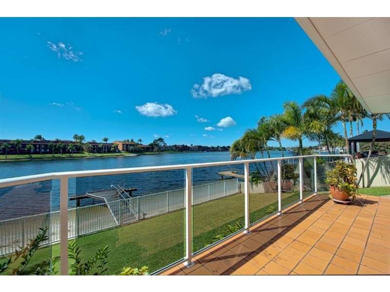 68 Sailaway Street, Mermaid Waters QLD 4218