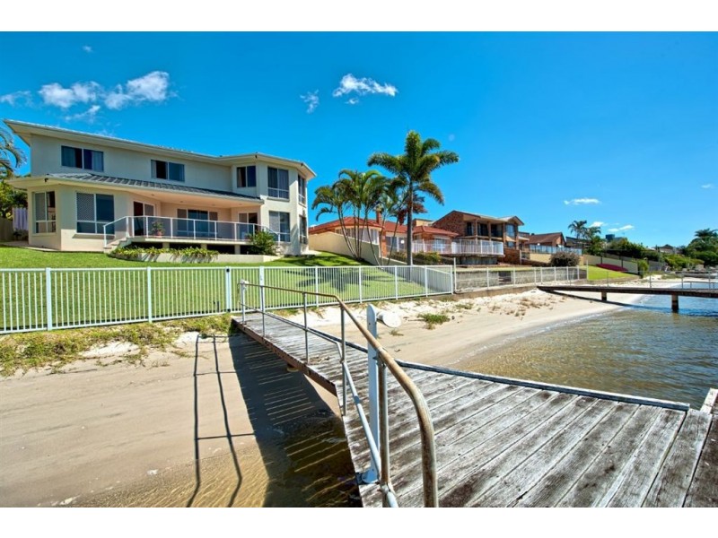 68 Sailaway Street, Mermaid Waters QLD 4218