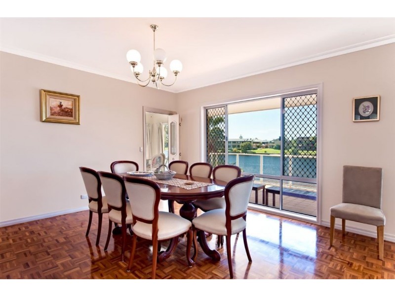 68 Sailaway Street, Mermaid Waters QLD 4218