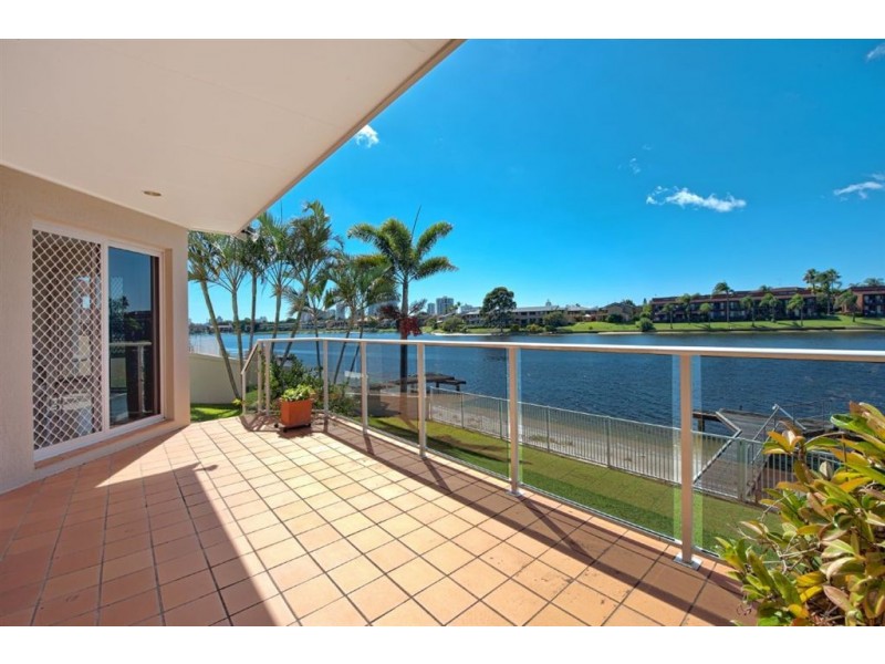 68 Sailaway Street, Mermaid Waters QLD 4218