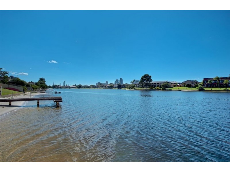 68 Sailaway Street, Mermaid Waters QLD 4218