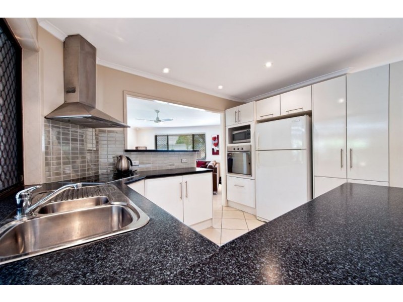 7 Barrier Reef Drive, Mermaid Waters QLD 4218