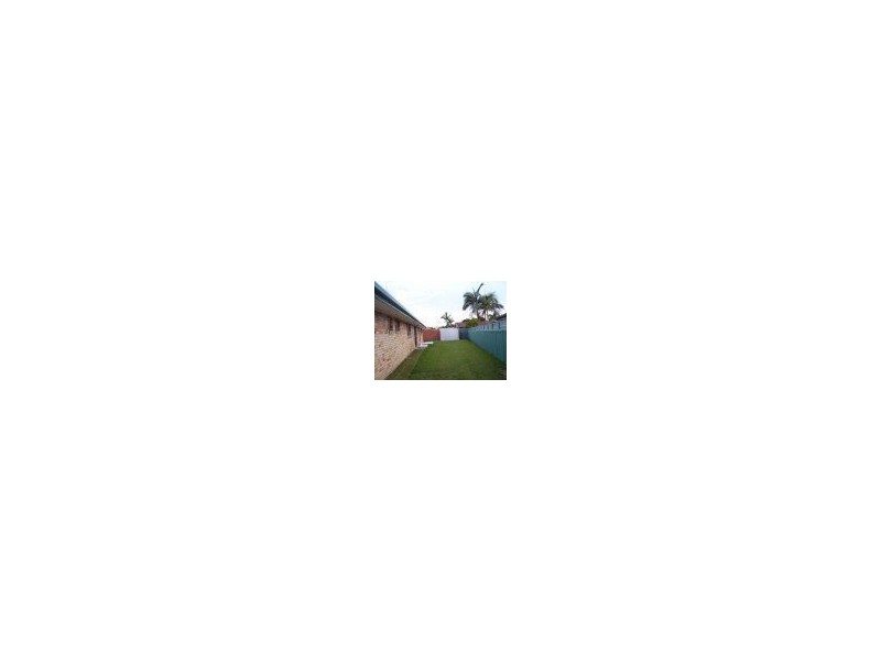 2 Wayfarer Ave, Mermaid Waters QLD 4218