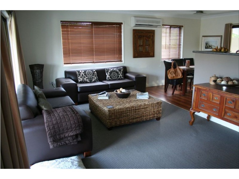 14 Albicore Street, Mermaid Waters QLD 4218