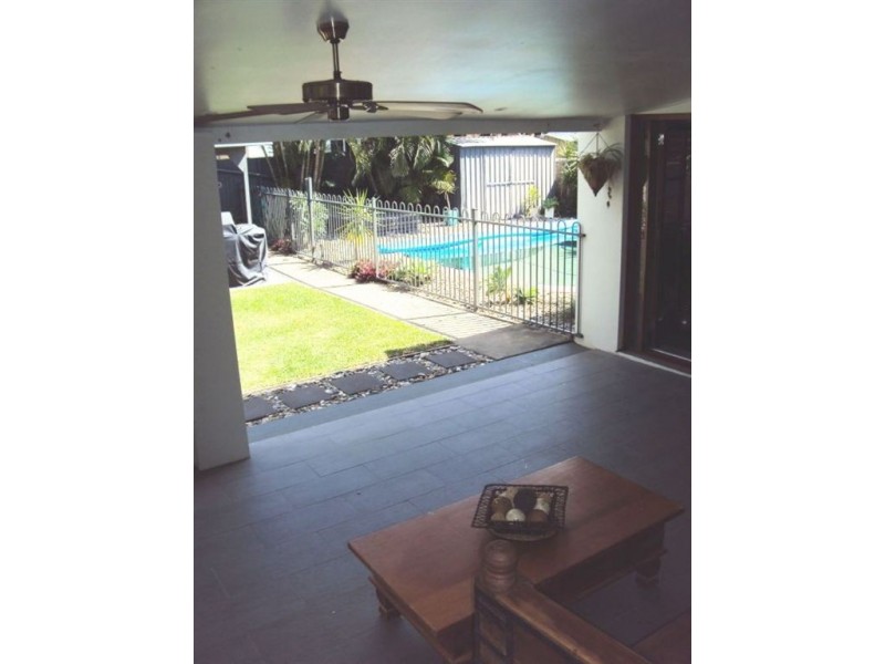 14 Albicore Street, Mermaid Waters QLD 4218