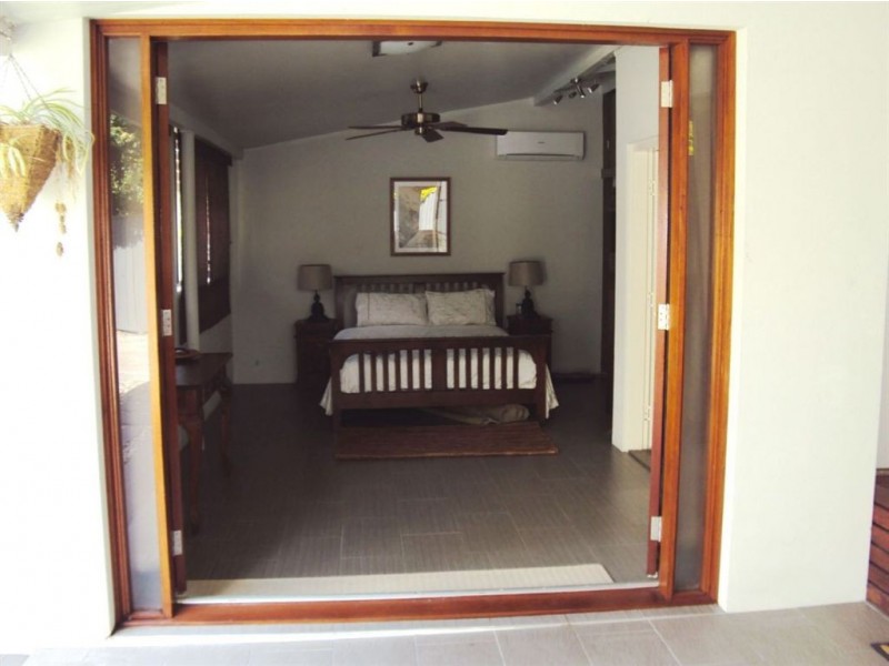 14 Albicore Street, Mermaid Waters QLD 4218