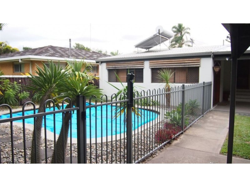 14 Albicore Street, Mermaid Waters QLD 4218