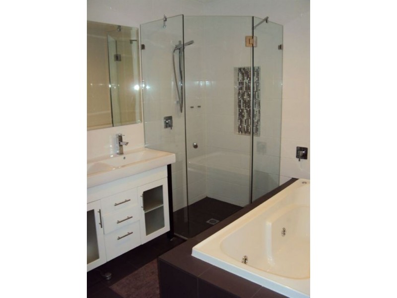 14 Albicore Street, Mermaid Waters QLD 4218