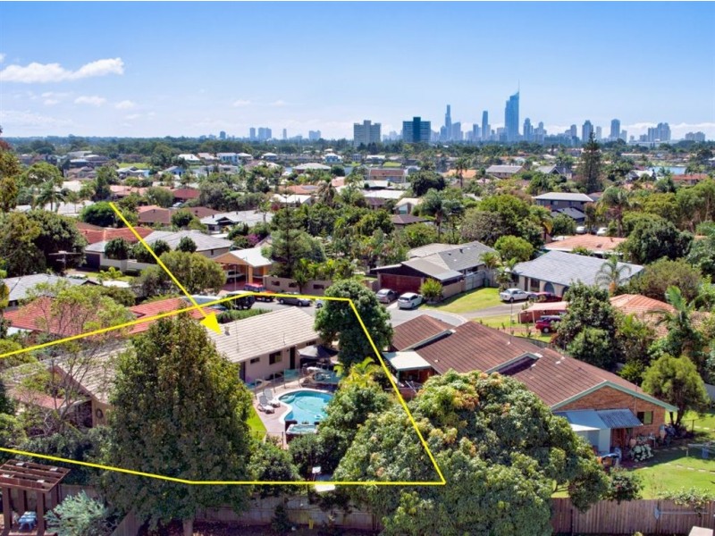 15 Timana Avenue, Mermaid Waters QLD 4218