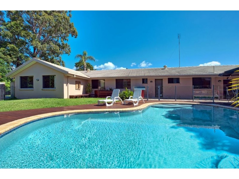 15 Timana Avenue, Mermaid Waters QLD 4218