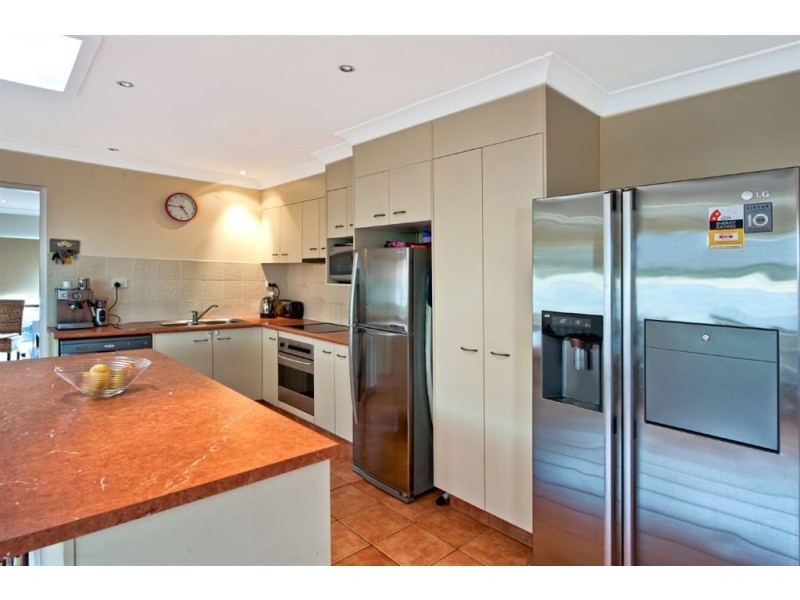 15 Timana Avenue, Mermaid Waters QLD 4218