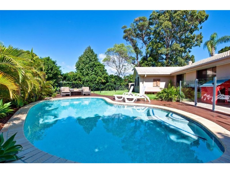 15 Timana Avenue, Mermaid Waters QLD 4218