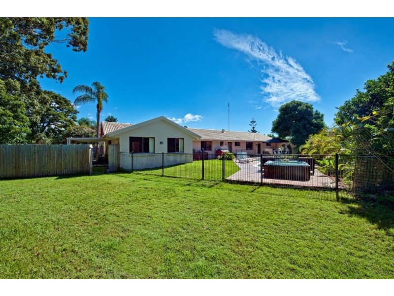 15 Timana Avenue, Mermaid Waters QLD 4218