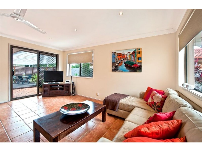 15 Timana Avenue, Mermaid Waters QLD 4218