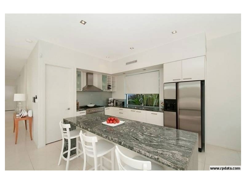 27 Tamborine St, Mermaid Beach QLD 4218