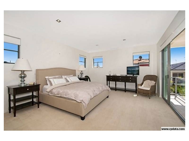 27 Tamborine St, Mermaid Beach QLD 4218