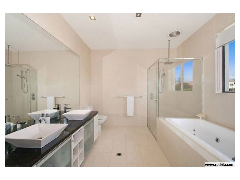 27 Tamborine St, Mermaid Beach QLD 4218