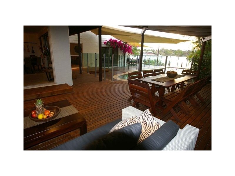 90 Wild Duck Drive, Mermaid Waters QLD 4218