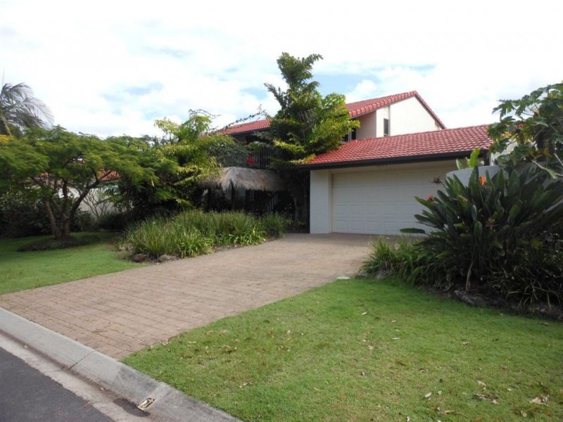 90 Wild Duck Drive, Mermaid Waters QLD 4218