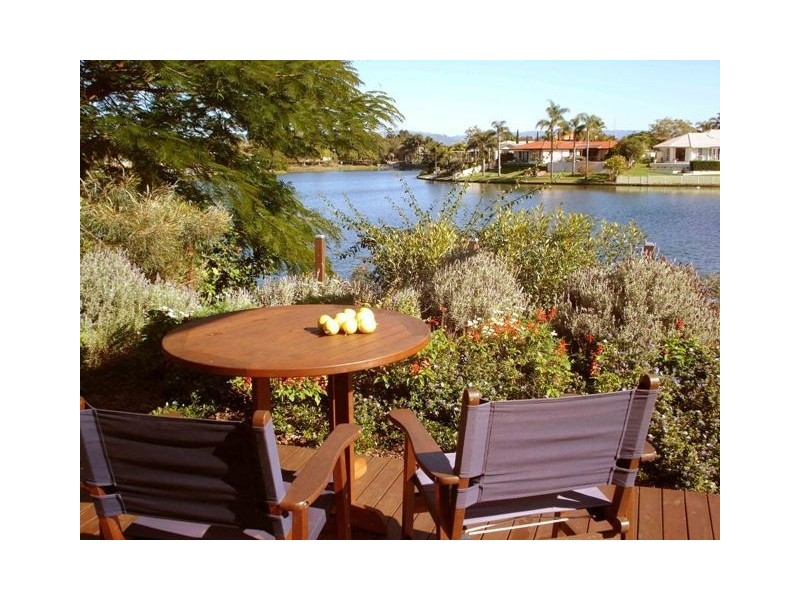 90 Wild Duck Drive, Mermaid Waters QLD 4218