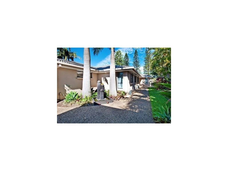 4 Kurrawa Avenue, Mermaid Waters QLD 4218