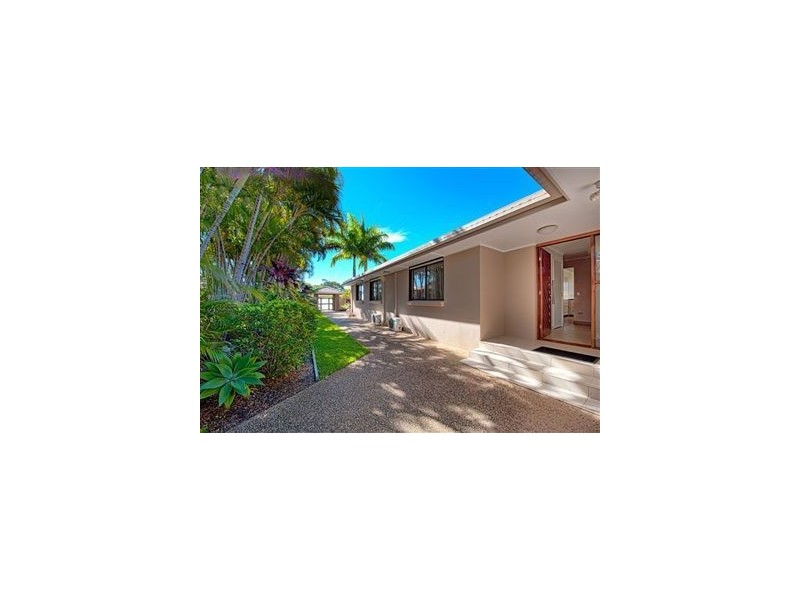 4 Kurrawa Avenue, Mermaid Waters QLD 4218