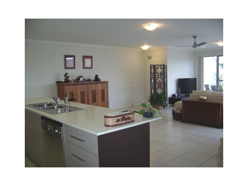 14/8 Proud St, Labrador QLD 4215