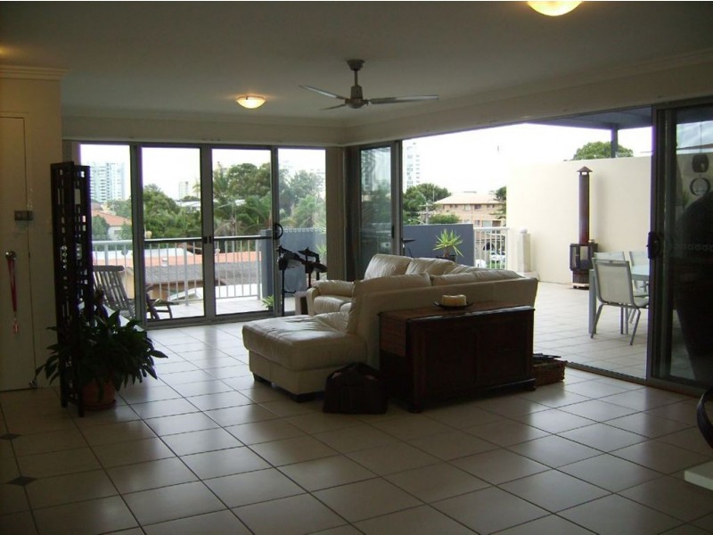 14/8 Proud St, Labrador QLD 4215