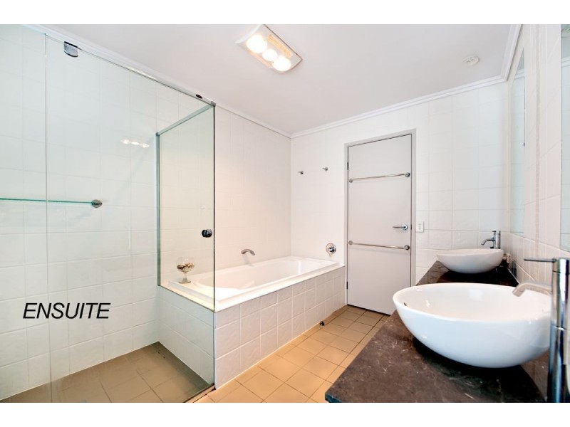 16 Lader Terrace, Varsity Lakes QLD 4227