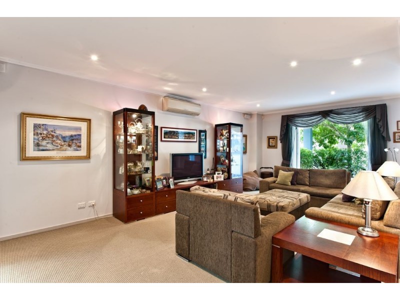 16 Lader Terrace, Varsity Lakes QLD 4227