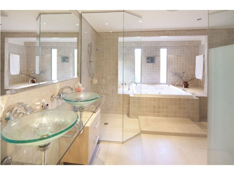 38 Gibraltar Drive, Isle Of Capri QLD 4217