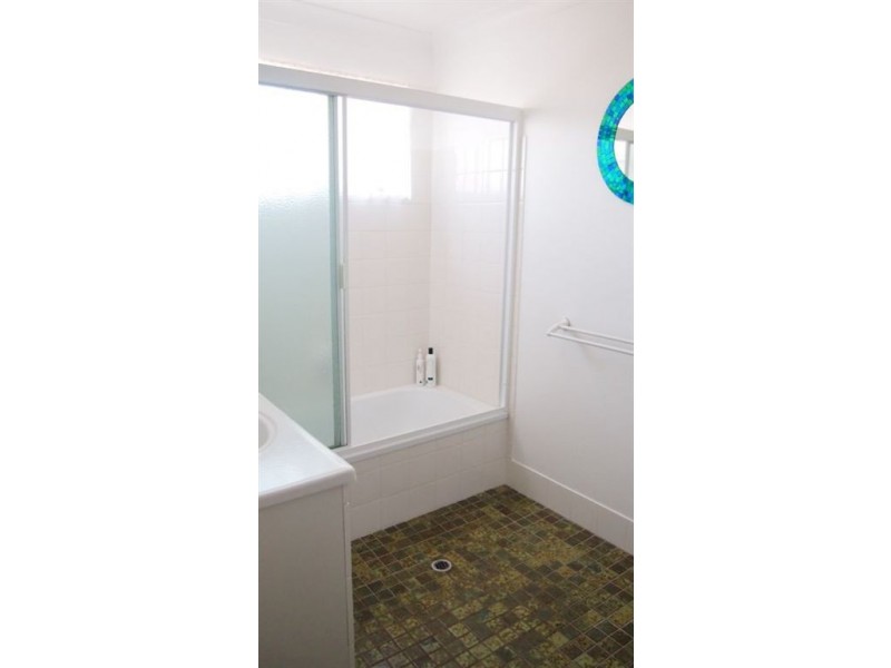 7/95 Sunshine Blvd, Mermaid Waters QLD 4218