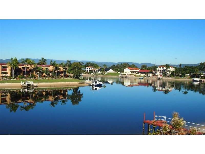 7/95 Sunshine Blvd, Mermaid Waters QLD 4218