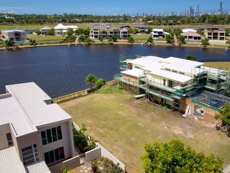 5027 Emerald Islands Drive, Carrara QLD 4211