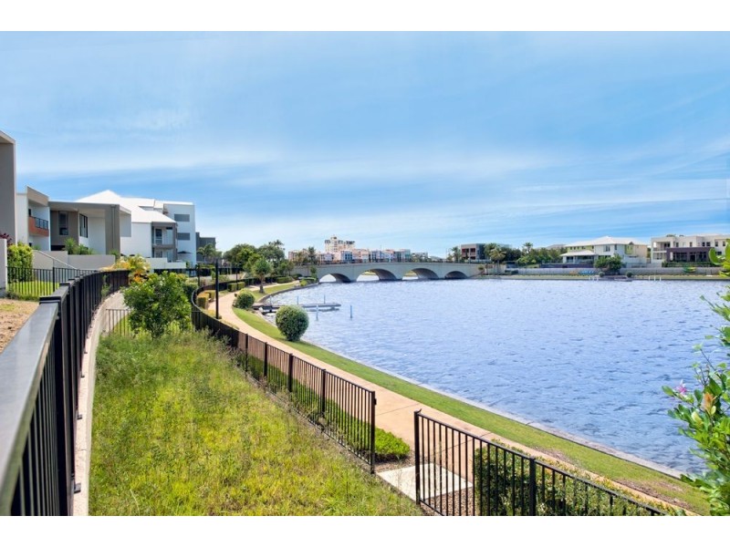 5027 Emerald Islands Drive, Carrara QLD 4211