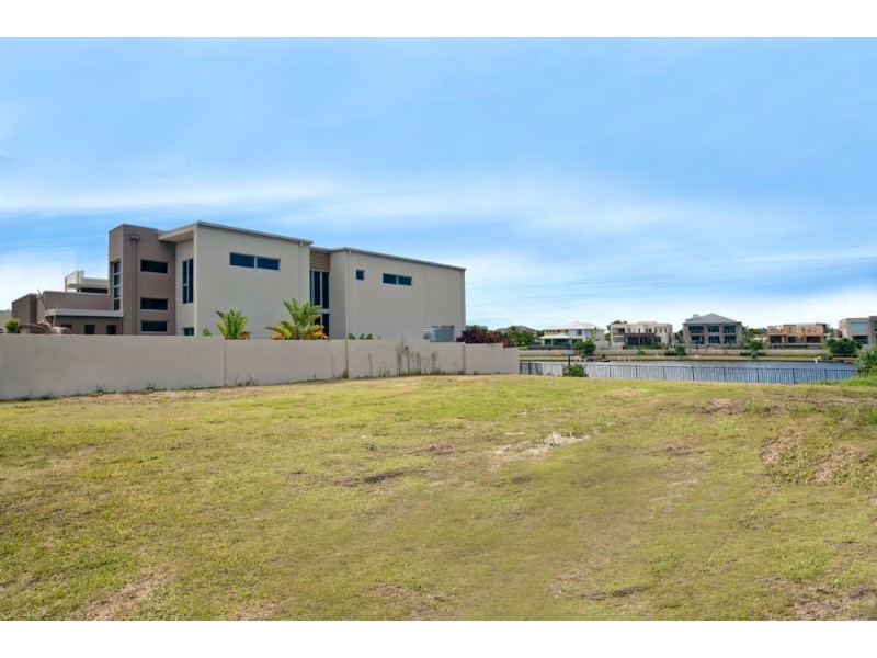 5027 Emerald Islands Drive, Carrara QLD 4211