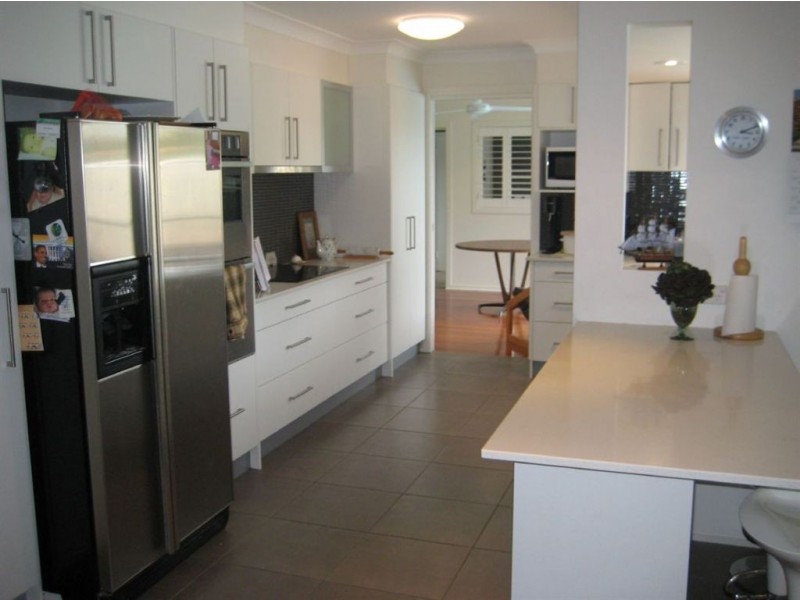 18 Willis Court, Mermaid Waters QLD 4218