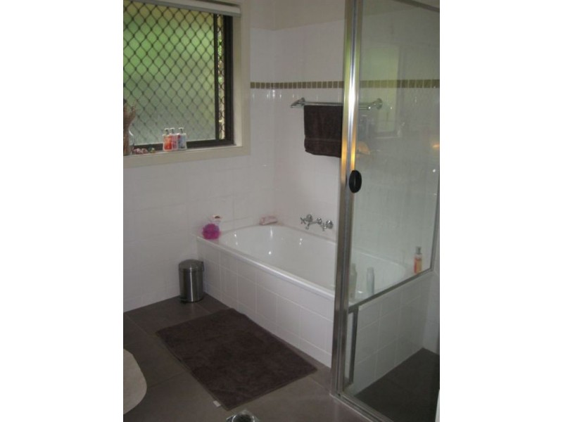 18 Willis Court, Mermaid Waters QLD 4218