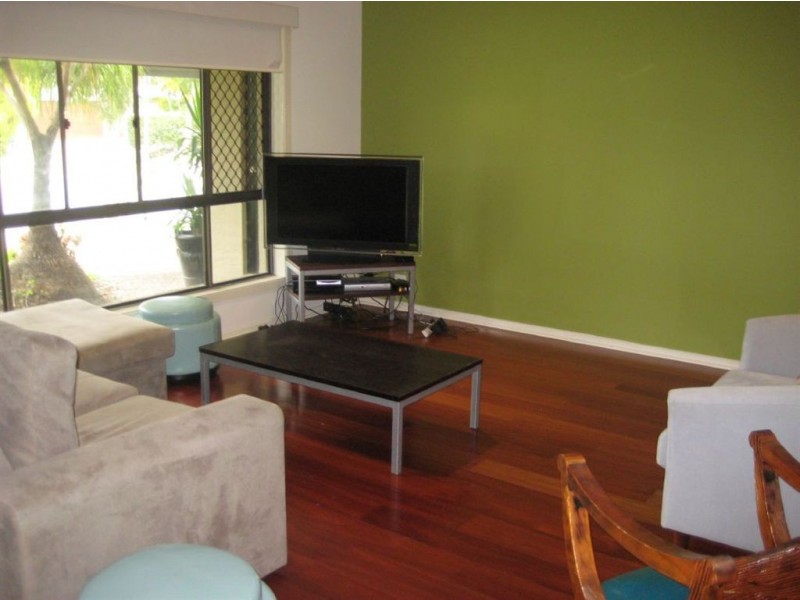 18 Willis Court, Mermaid Waters QLD 4218