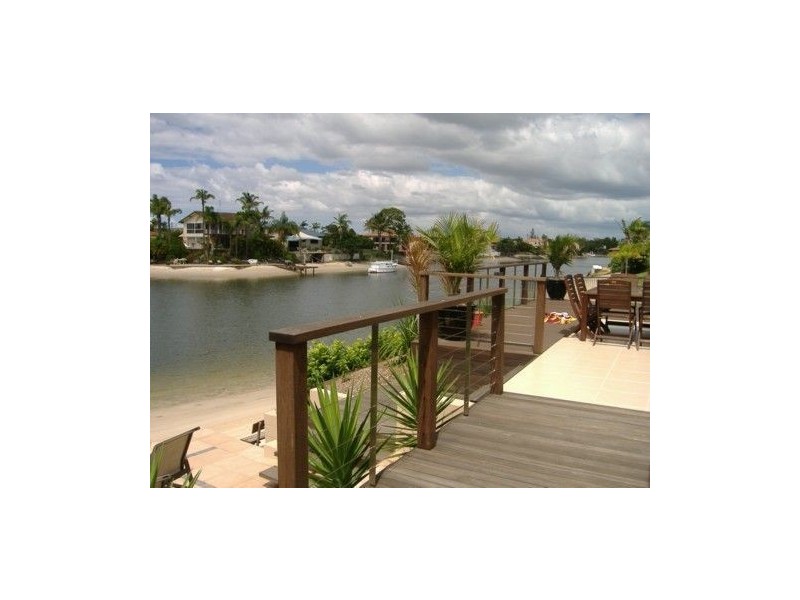 16 Pasadena Court, Broadbeach Waters QLD 4218