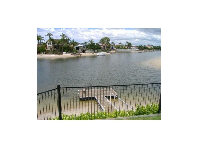 16 Pasadena Court, Broadbeach Waters QLD 4218