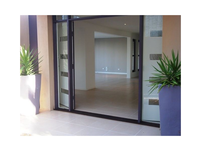 16 Pasadena Court, Broadbeach Waters QLD 4218