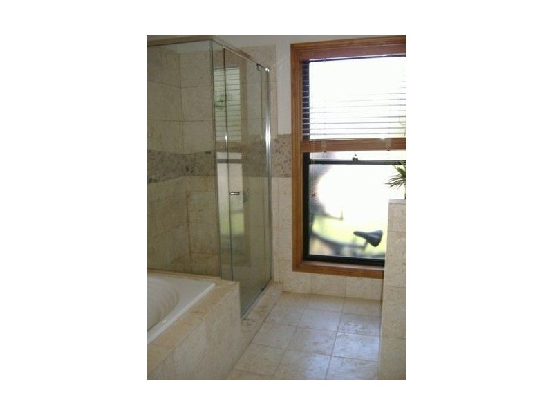 16 Pasadena Court, Broadbeach Waters QLD 4218