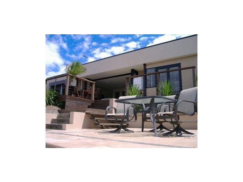 16 Pasadena Court, Broadbeach Waters QLD 4218