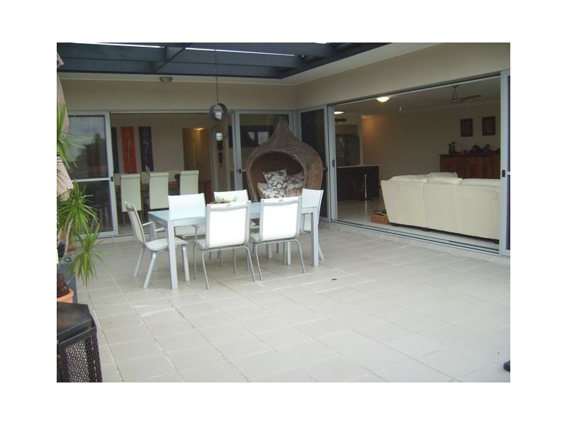 14/8 Proud St, Labrador QLD 4215