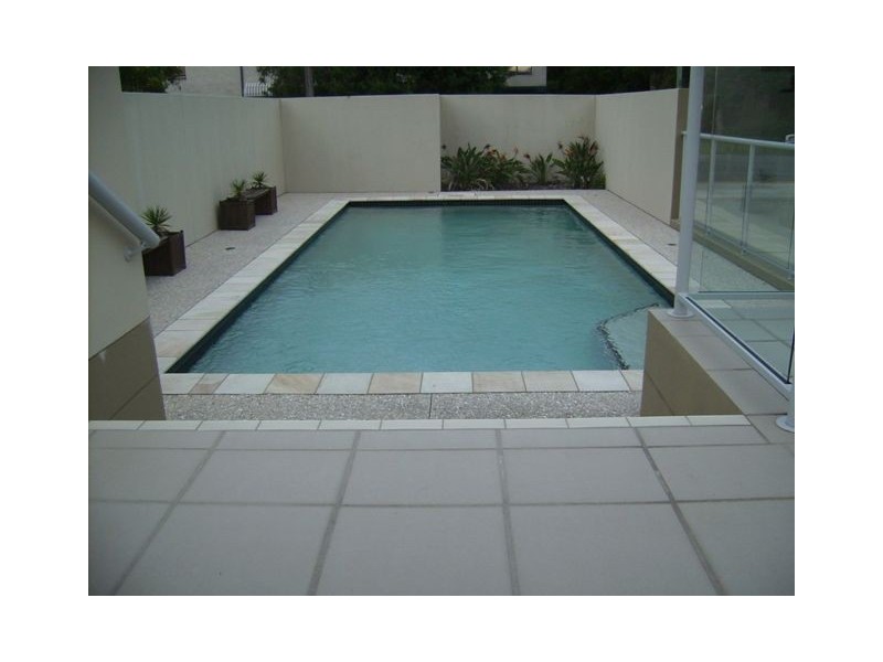 14/8 Proud St, Labrador QLD 4215