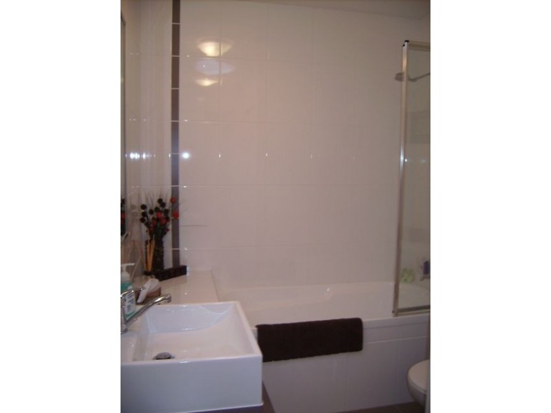 14/8 Proud St, Labrador QLD 4215