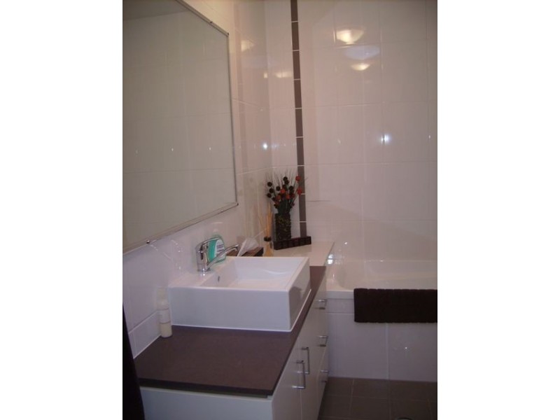 14/8 Proud St, Labrador QLD 4215