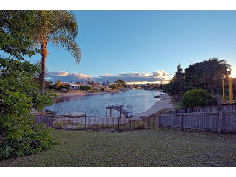 32 Bermuda Street, Broadbeach Waters QLD 4218