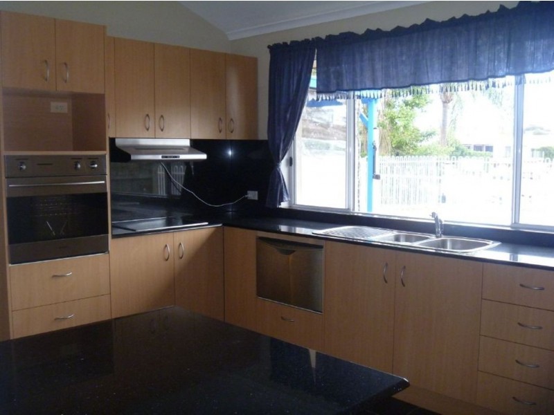 32 Bermuda Street, Broadbeach Waters QLD 4218